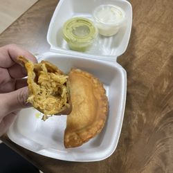 Los Amigos Latin Bar & Grill - Cuban Empanadas de pollo