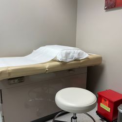 Arnold Chung, MD - Standard exam room.