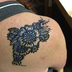 Castle Art & Import - Jaqua body art application