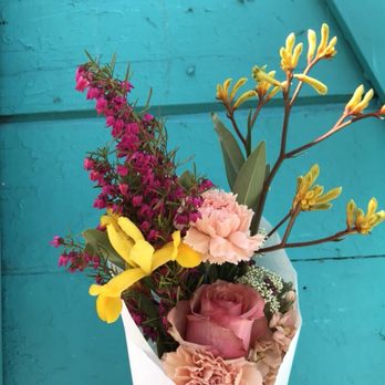 Ampersand - $15 bouquet - arrangement selected and created by the florist! - Florists Near Me - San Francisco, California Ampersand - $15 bouquet - arrangement selected and created by the florist! - Florists Near Me - San Francisco, California
