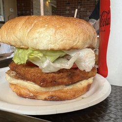 Sunny's Drive-In Family Restaurant - Fresh lettuce and tomato on my fish sandwich