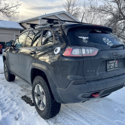 Freedom Four Wheel - 2019 Jeep Cherokee Trailhawk "Captain EO 2.0" with the MFC+ lift and Dobinsons suspension. 32" Falken WildPeaks