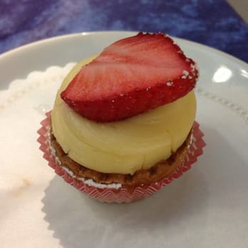 Blue Sky Cafe - Dolce con Fragola - Desserts Near Me - Letojanni, Maine