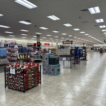 Buc-ee's - Gas Stations Near Me - Hillsboro, Texas
