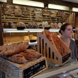Au Petit Petrin - Amandine is the perfect hostess. She will help you with your selection of fresh bread or dessert. And she does it from her heart.
