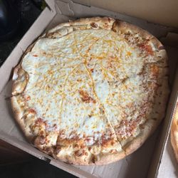 Mimmo's Italian Restaurant & Grill - Cheese Pizza that has been cut horribly. I don't even know how this is possible.