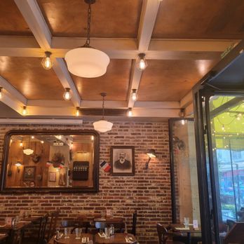 Mamie Burger - Seating - Burgers Near Me - Paris, 75
