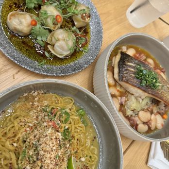 Olili - Chili crab, pork dumplings and crispy konpachi - Desserts Near Me - Honolulu, Hawaii Olili - Chili crab, pork dumplings and crispy konpachi - Desserts Near Me - Honolulu, Hawaii