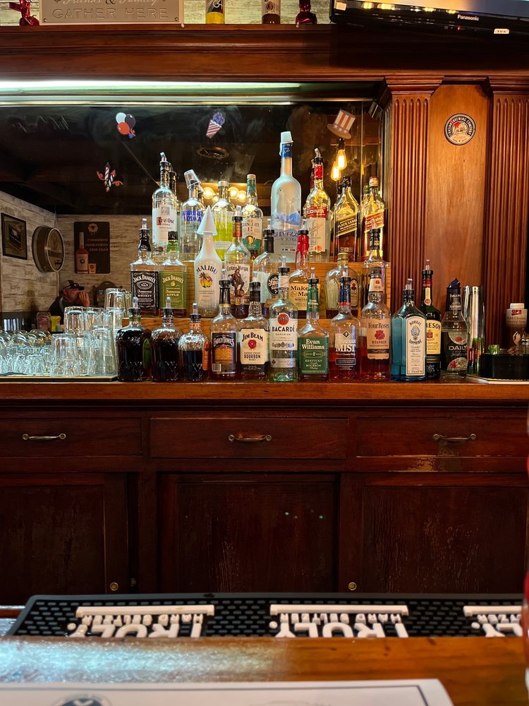 TOP NOTCH BAR Updated October 2024 37 Photos & 28 Reviews 113 E