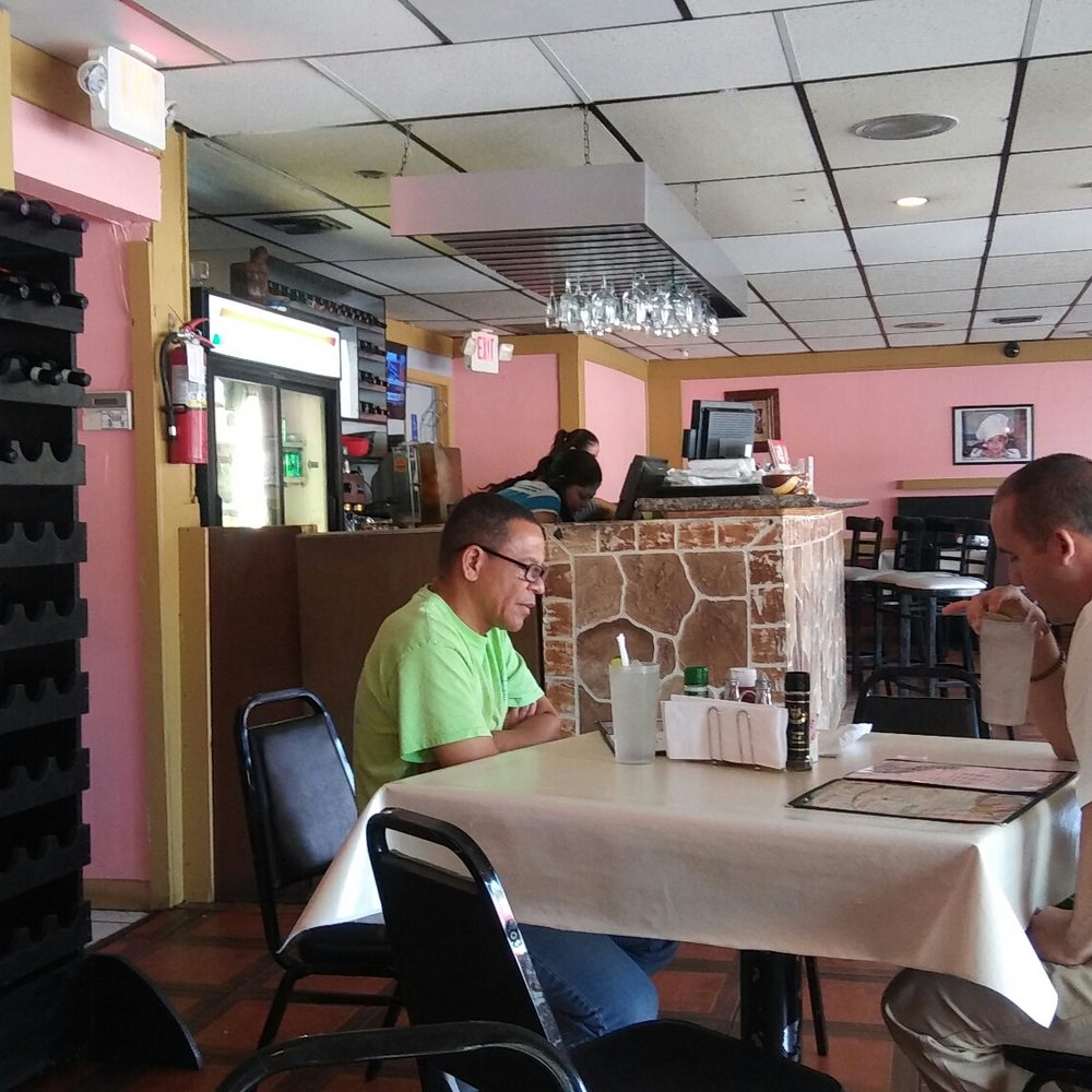 Salt & Pepper Chef - Front register & counter area. - Latin American Near Me - Pompano Beach, Florida