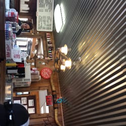 Duncan's Smoke House - Old fashioned decor