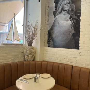 La Bohème - Corner Interior Seating - Pizza Near Me - Hoboken, New Jersey La Bohème - Corner Interior Seating - Pizza Near Me - Hoboken, New Jersey