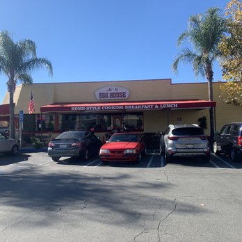 Mo's Egg House - Parking view - Breakfast & Brunch Near Me - Temecula, California