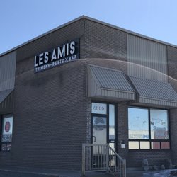 Les Amis Thimens Resto Bar - The corner sign, with the bar entrance to Les restaurant Les Amis Thimens