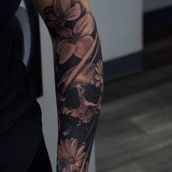 Red Art Tattoo & Piercing Studio