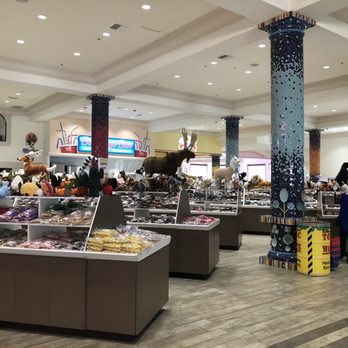 EddieWorld - Aisles of candy - Service Stations Near Me - Yermo, California