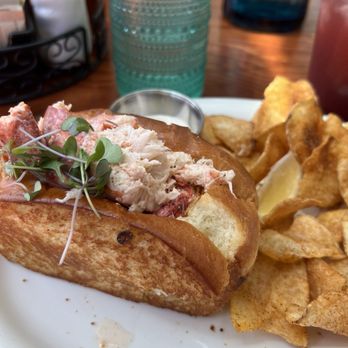 Cafe on 27 - Lobster roll - Breakfast & Brunch Near Me - Topanga, California