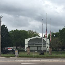 Historic Downtown Chamber of Commerce City Hall - Park