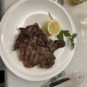 Acqua Pazza - Steak medium rare, done to perfection - Italian Near Me - Milan, Michigan