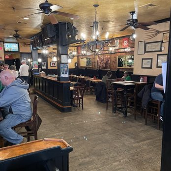 The Green Dragon Tavern - Table seating - Pubs Near Me - Boston, Massachusetts