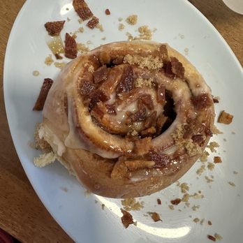 Wabash Southern Kitchen - Maple bacon cinnamon roll - Southern Near Me - Nolensville, Tennessee Wabash Southern Kitchen - Maple bacon cinnamon roll - Southern Near Me - Nolensville, Tennessee