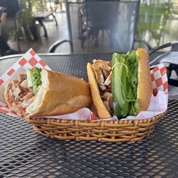 Le’s Banh Mi - Roast Roasted Pork Sandwich - Cafes Near Me - Honolulu, Hawaii Le’s Banh Mi - Roast Roasted Pork Sandwich - Cafes Near Me - Honolulu, Hawaii
