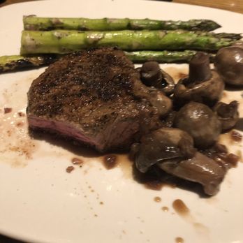 Outback Steakhouse - MR sirloin with grilled asparagus and mushrooms - Steakhouses Near Me - Tampa, Florida Outback Steakhouse - MR sirloin with grilled asparagus and mushrooms - Steakhouses Near Me - Tampa, Florida