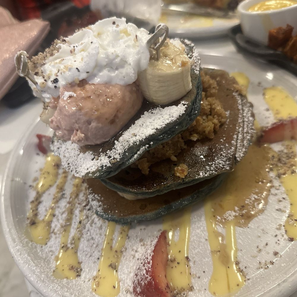 Cafe La Maude - Baklava Pancakes - Cafes Near Me - Philadelphia, Pennsylvania