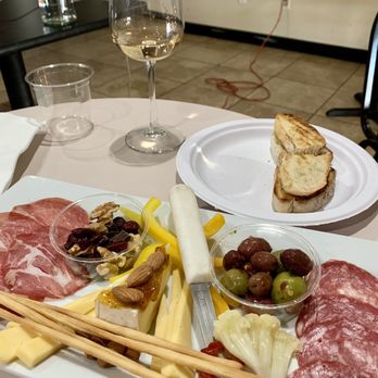 Bonacquisti Wine Company - Intro to Wine Class snacks! - Wineries Near Me - Denver, Colorado