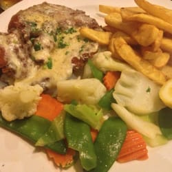 The Townie - Cheesy Schnitzel and Veggies with Chips