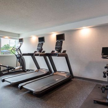 Hampton Inn - Health club  fitness center  gym - Hotels Near Me - Manchester, New Hampshire