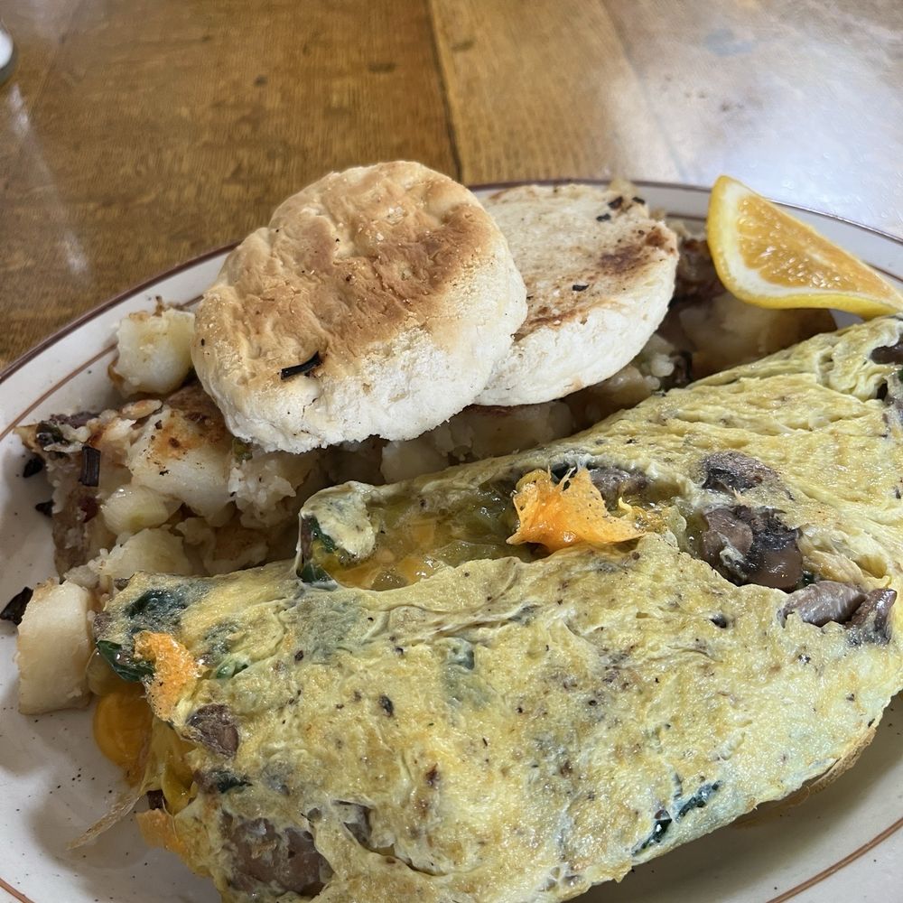 Mushroom omelette with a biscuit and potatoes