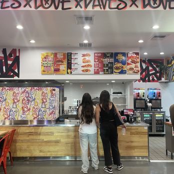 Dave's Hot Chicken - Chicken Shop Near Me - Burbank, California