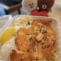 808 Hawaiian BBQ - Garlic salmon plate