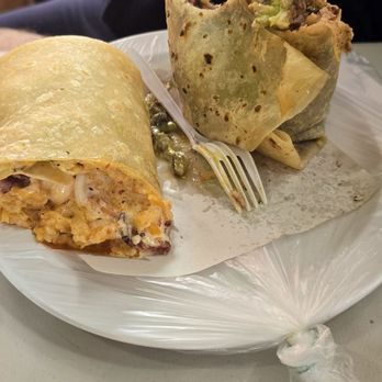 El Sabroso Taco Shop - Surf and turf burrito - Tacos Near Me - Rosarito, BCN El Sabroso Taco Shop - Surf and turf burrito - Tacos Near Me - Rosarito, BCN