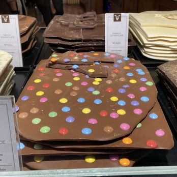 Vanini Swiss Chocolate 1871 - Milk chocolate with smarties - Chocolatiers & Shops Near Me - Interlaken, BE Vanini Swiss Chocolate 1871 - Milk chocolate with smarties - Chocolatiers & Shops Near Me - Interlaken, BE