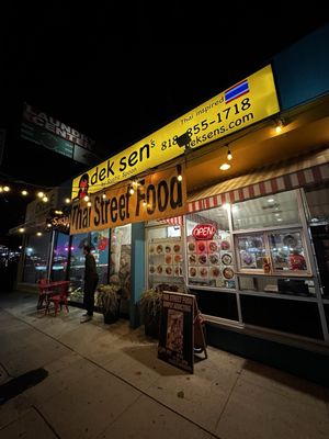 Dek Sen's Thai by null