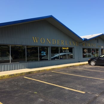 Wonderland Marine West - Showroom - Boat Dealers Near Me - Howell, Michigan Wonderland Marine West - Showroom - Boat Dealers Near Me - Howell, Michigan