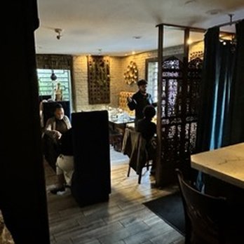 Poor Calvin's - Empty tables as far as the eye can see...yet our table "wasn't ready" for 30 minutes - Asian Fusion Near Me - Atlanta, Georgia