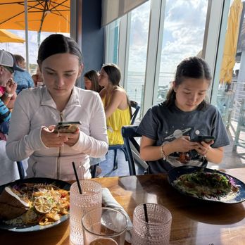 Papa Joe’s Waterfront - Girls having a good time!!!! - Seafood Near Me - Islamorada, Florida