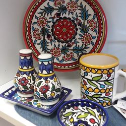 World Crafts Fair Trade - Palestinian pottery is super colorful!