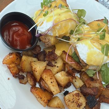 Le Sel Bistro - Pork Belly Benedict - Breakfast & Brunch Near Me - Tacoma, Washington