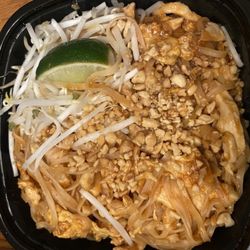 Bangkok Thai Restaurant - Pad Thai Noodle Dinner