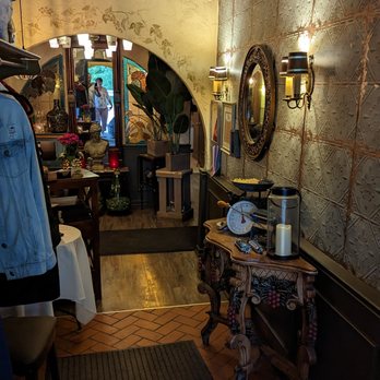 Valley Restaurant & Tavern - Restaurant entrance - Caterers Near Me - St Catharines, Ontario