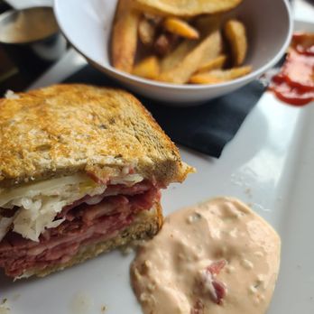 Park Lane Tavern - Reuben - Pubs Near Me - Fredericksburg, Virginia Park Lane Tavern - Reuben - Pubs Near Me - Fredericksburg, Virginia