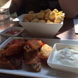 Starters: hot wings with blue cheese sauce + chicken bites with sweet n sour dip