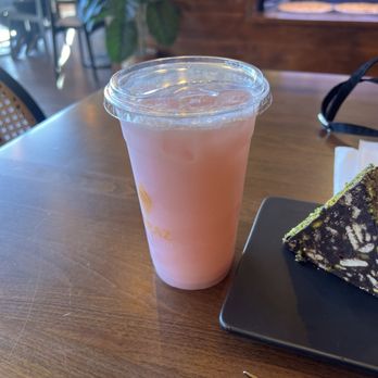 Haraz Coffee House - Pink Coconut - 20oz - Coffee & Tea Near Me - Irving, Texas