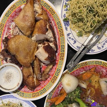8 Fat Fat 8 Bar & Grille - 8 Fat Chicken, Ginger Noodle and Sauté Veg - Chinese Near Me - Honolulu, Hawaii