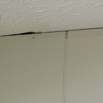 Promeyo Construction - Top of wall where it meets ceiling. He said he didn't see anything wrong with it. - General Contractors Near Me - Medina, Ohio Promeyo Construction - Top of wall where it meets ceiling. He said he didn't see anything wrong with it. - General Contractors Near Me - Medina, Ohio