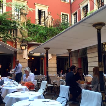 Hôtel Costes - Breakfast in the courtyard. - Hotels Near Me - Paris, 75 Hôtel Costes - Breakfast in the courtyard. - Hotels Near Me - Paris, 75